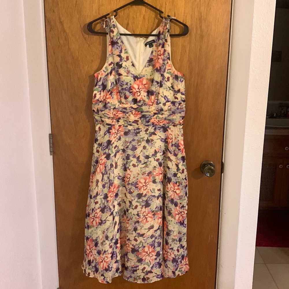 Beautiful George dress. Lightweight and flowy. Cute gathering at the waist band.